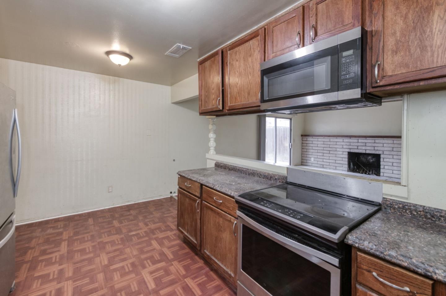 Detail Gallery Image 11 of 32 For 3068 W Fairmont Ave, Fresno,  CA 93722 - 3 Beds | 1/1 Baths