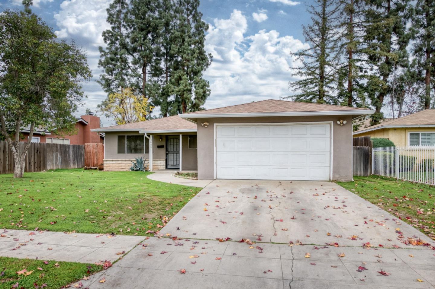 Detail Gallery Image 2 of 32 For 3068 W Fairmont Ave, Fresno,  CA 93722 - 3 Beds | 1/1 Baths