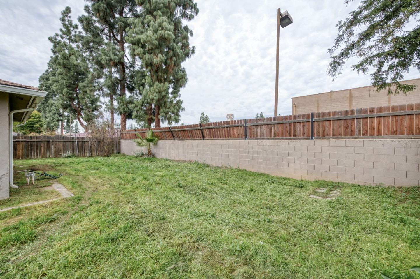 Detail Gallery Image 25 of 32 For 3068 W Fairmont Ave, Fresno,  CA 93722 - 3 Beds | 1/1 Baths