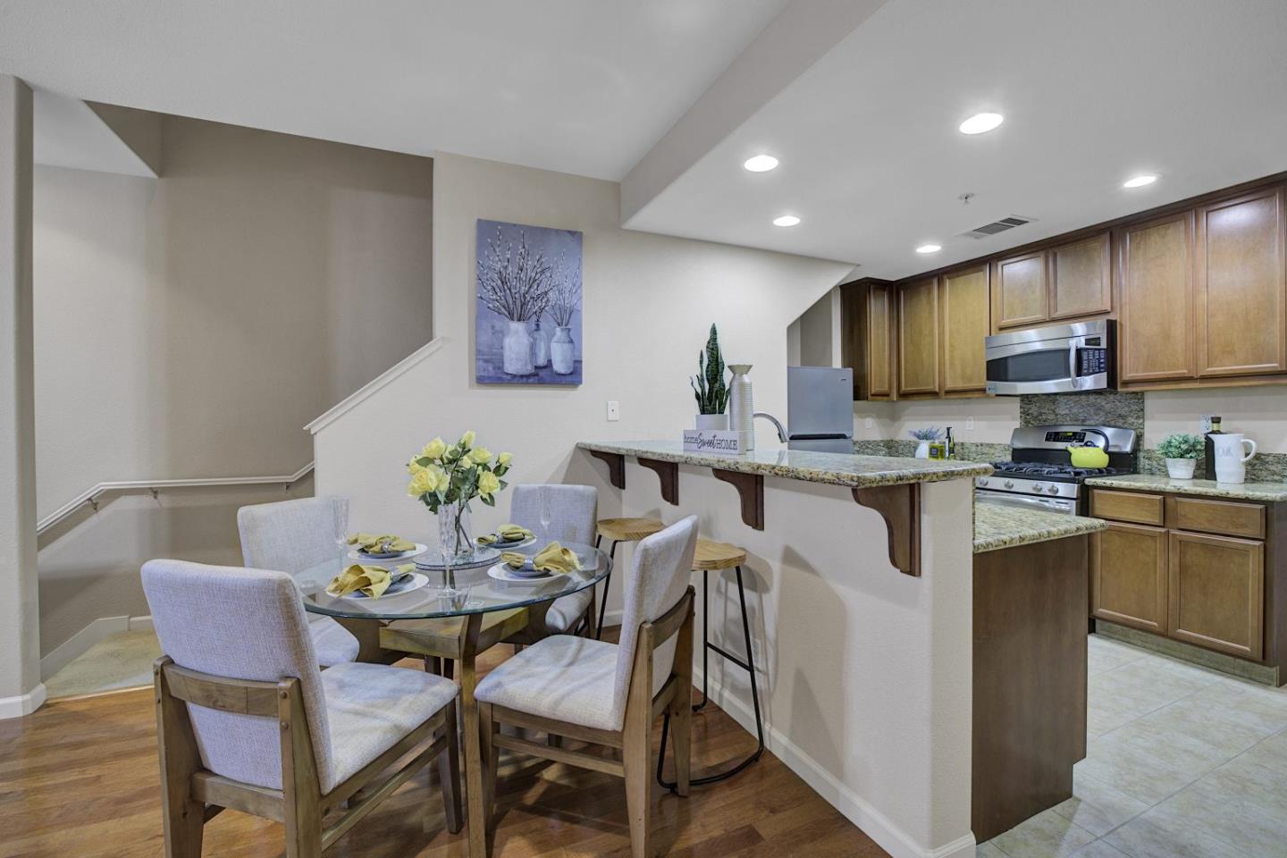 Detail Gallery Image 14 of 50 For 2174 Beech Cir, San Jose,  CA 95131 - 3 Beds | 3 Baths