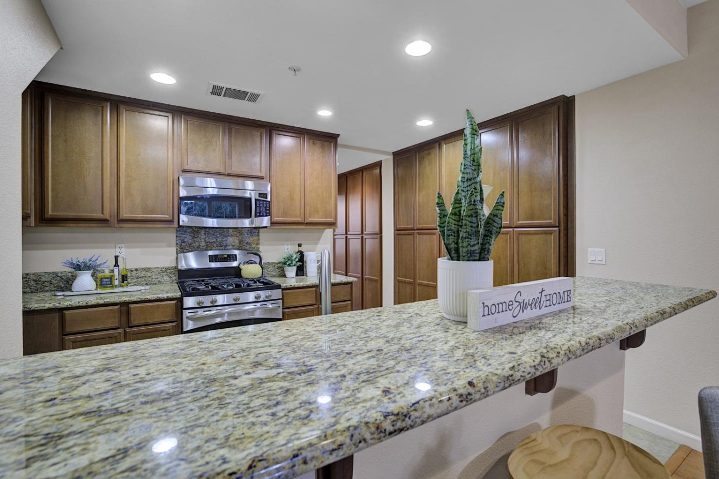 Detail Gallery Image 16 of 50 For 2174 Beech Cir, San Jose,  CA 95131 - 3 Beds | 3 Baths