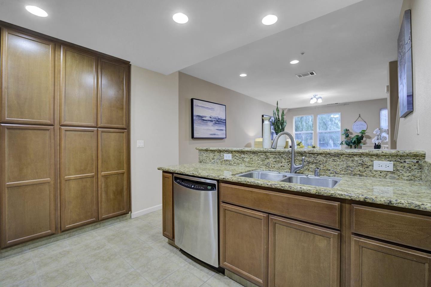 Detail Gallery Image 18 of 50 For 2174 Beech Cir, San Jose,  CA 95131 - 3 Beds | 3 Baths