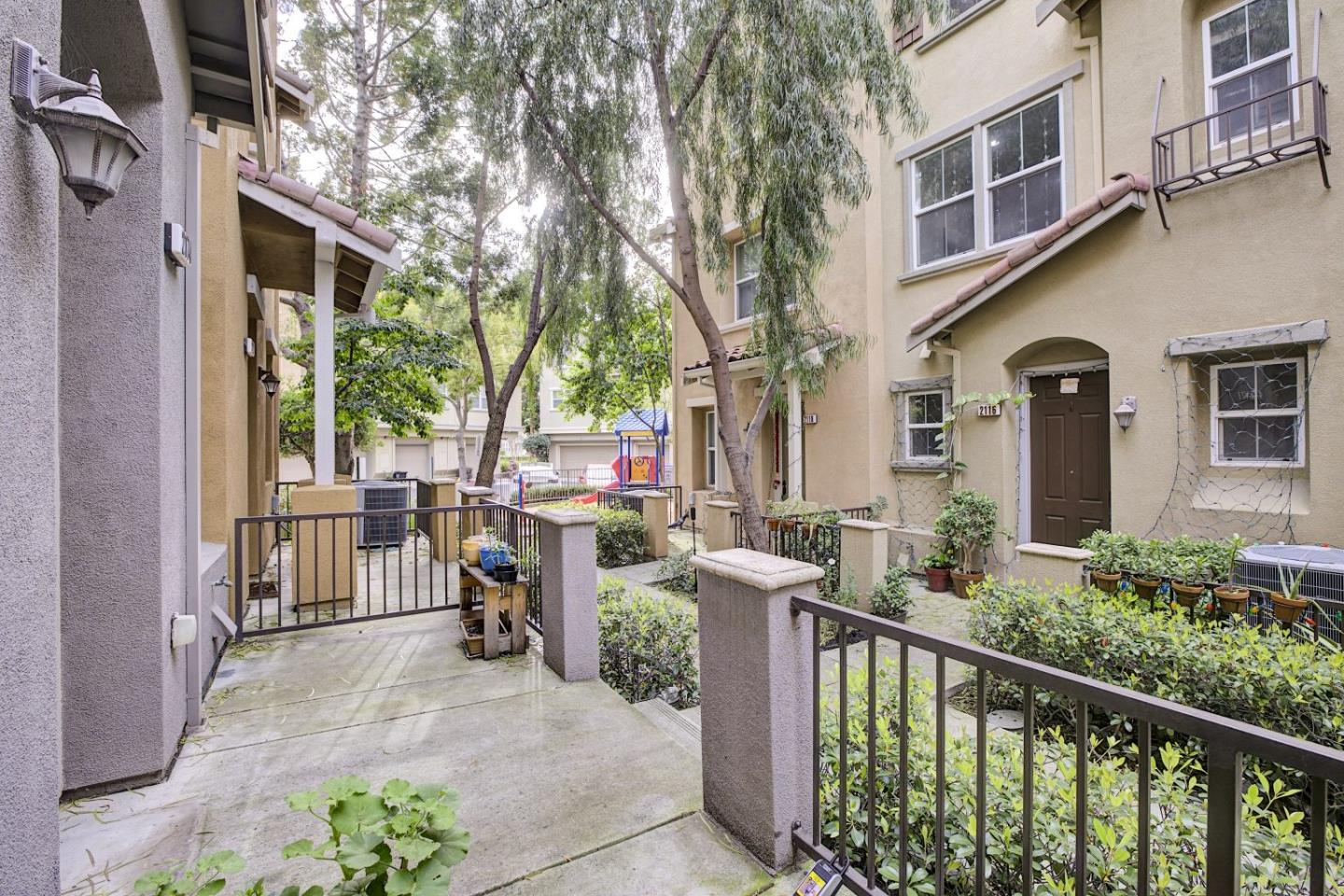 Detail Gallery Image 41 of 50 For 2174 Beech Cir, San Jose,  CA 95131 - 3 Beds | 3 Baths