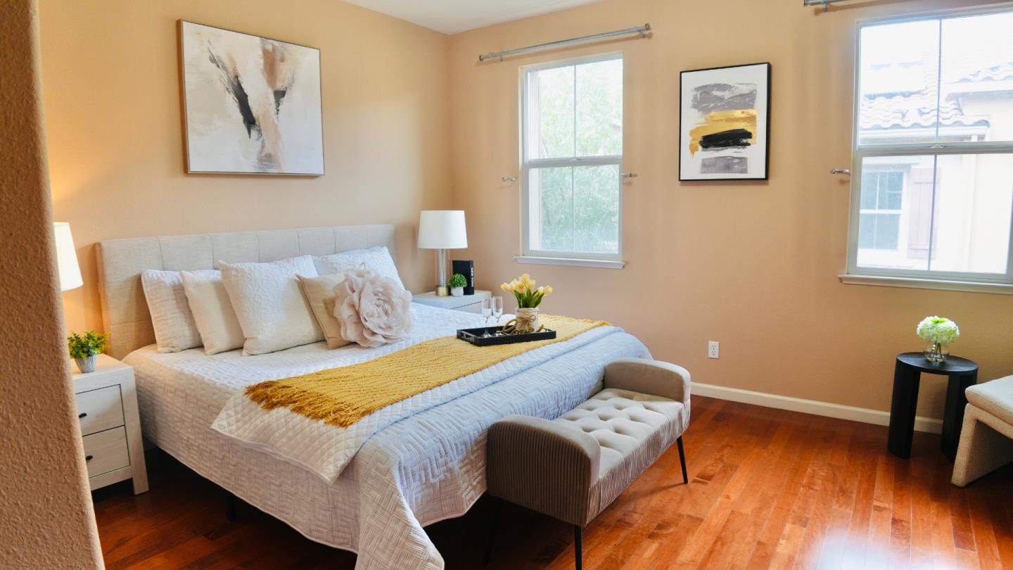 Detail Gallery Image 5 of 8 For 2174 Beech Cir, San Jose,  CA 95131 - 3 Beds | 3 Baths