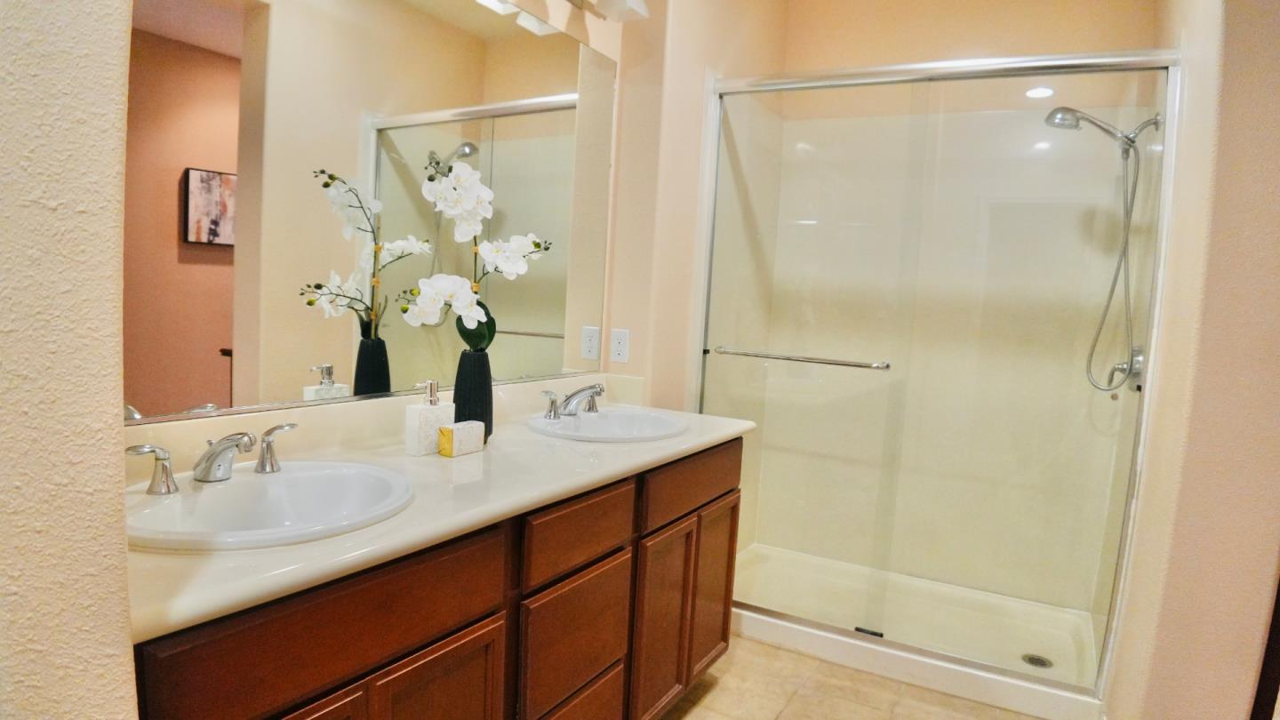 Detail Gallery Image 7 of 8 For 2174 Beech Cir, San Jose,  CA 95131 - 3 Beds | 3 Baths