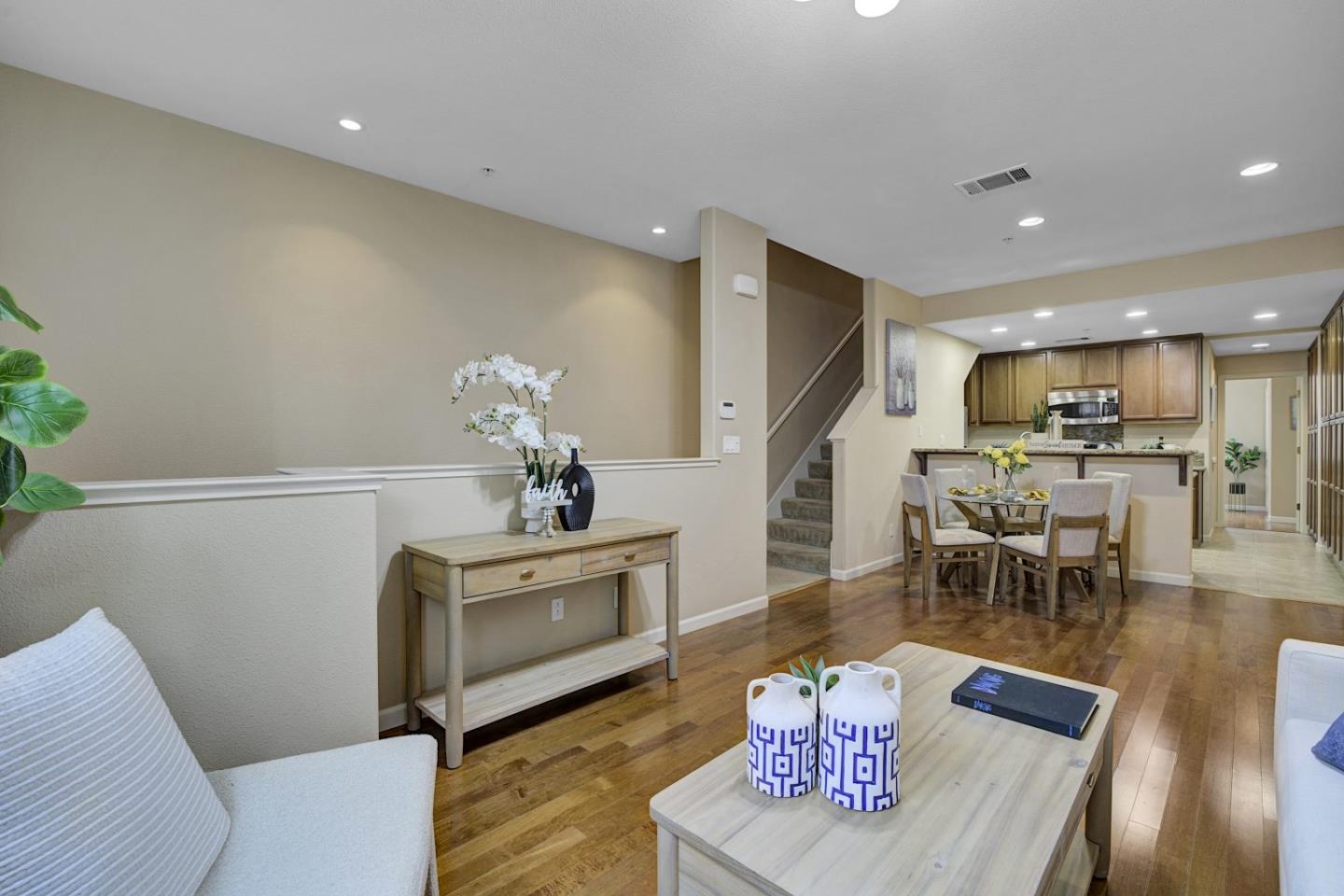 Detail Gallery Image 9 of 50 For 2174 Beech Cir, San Jose,  CA 95131 - 3 Beds | 3 Baths