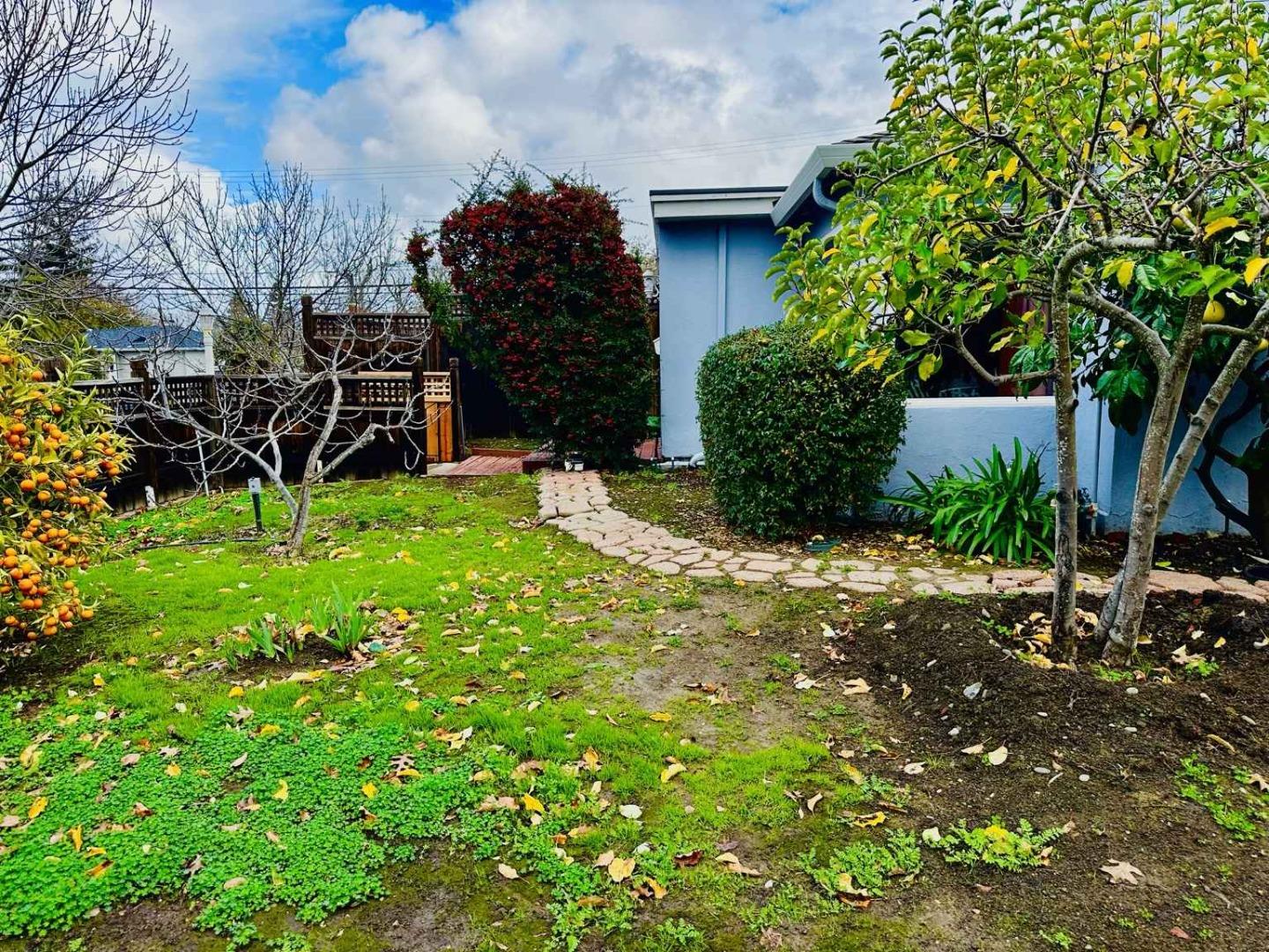 Detail Gallery Image 10 of 12 For 2797 Massachusetts Ave, Redwood City,  CA 94061 - 3 Beds | 1/1 Baths