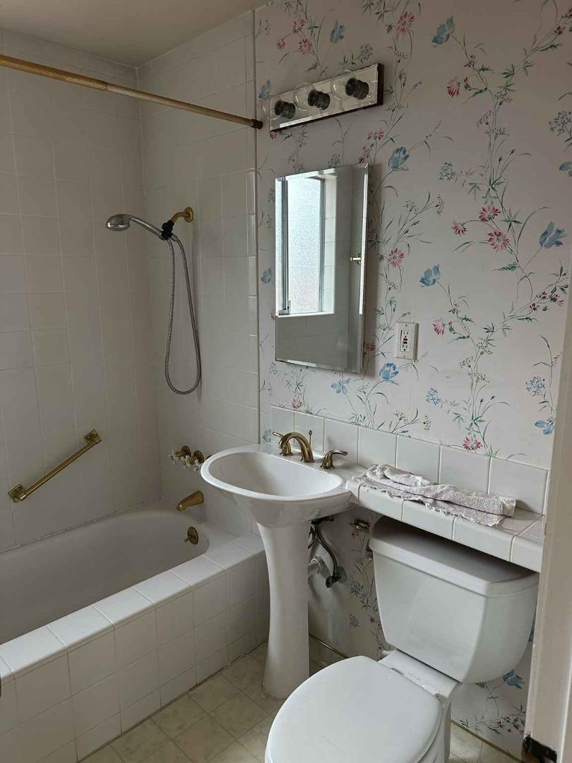 Detail Gallery Image 5 of 12 For 2797 Massachusetts Ave, Redwood City,  CA 94061 - 3 Beds | 1/1 Baths