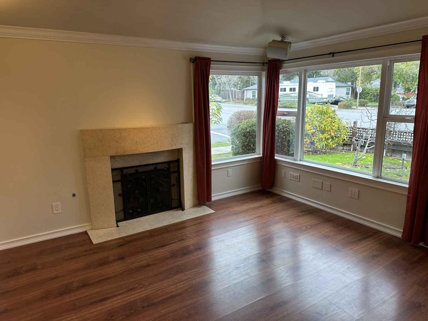 Detail Gallery Image 8 of 12 For 2797 Massachusetts Ave, Redwood City,  CA 94061 - 3 Beds | 1/1 Baths