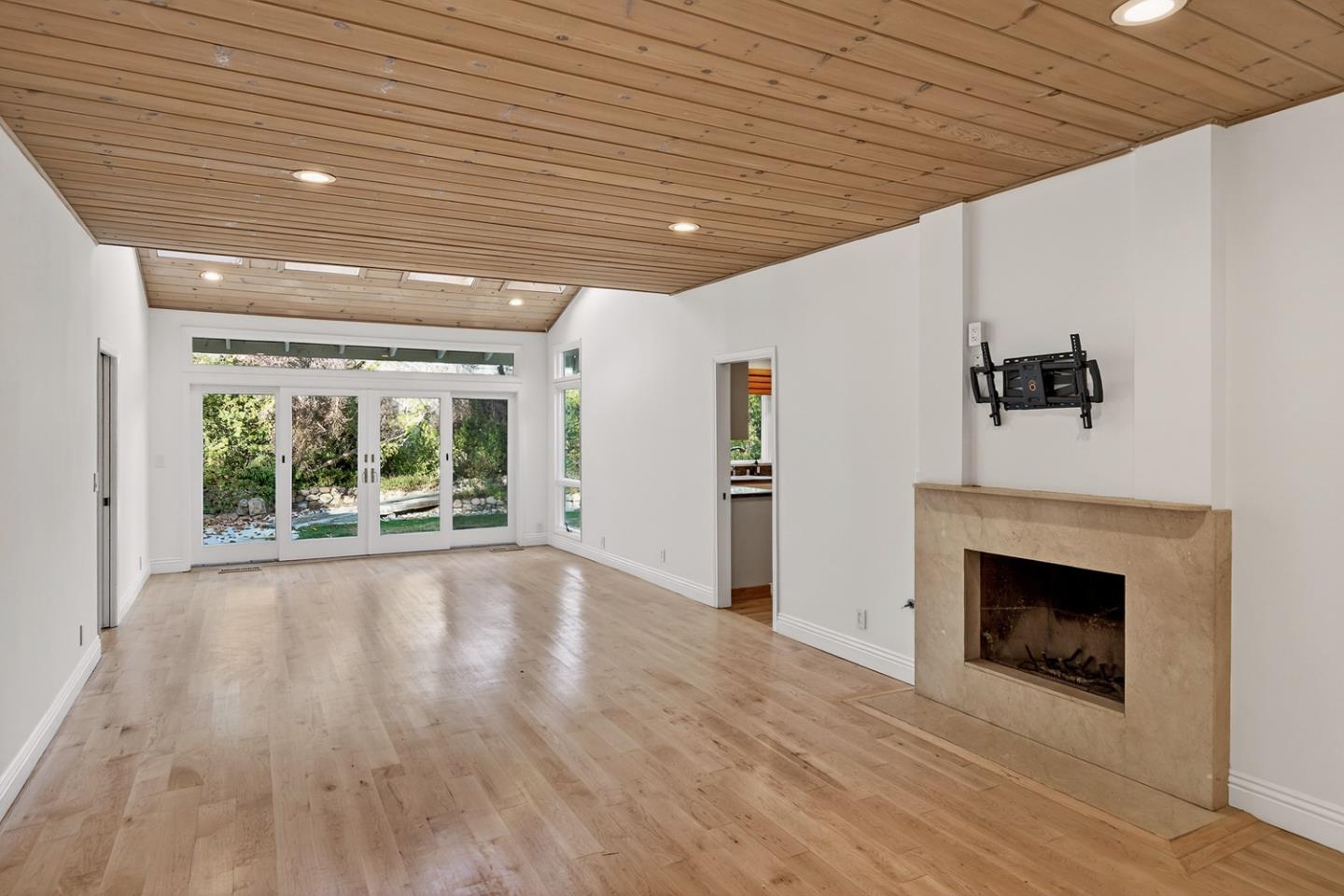 Detail Gallery Image 13 of 31 For 860 Monte Rosa Dr, Menlo Park,  CA 94025 - 4 Beds | 3/1 Baths