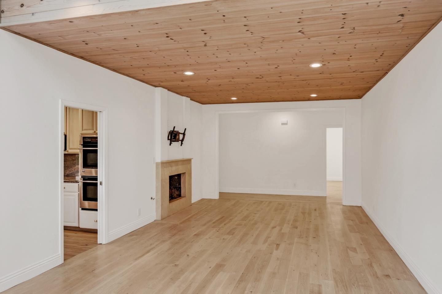 Detail Gallery Image 14 of 31 For 860 Monte Rosa Dr, Menlo Park,  CA 94025 - 4 Beds | 3/1 Baths