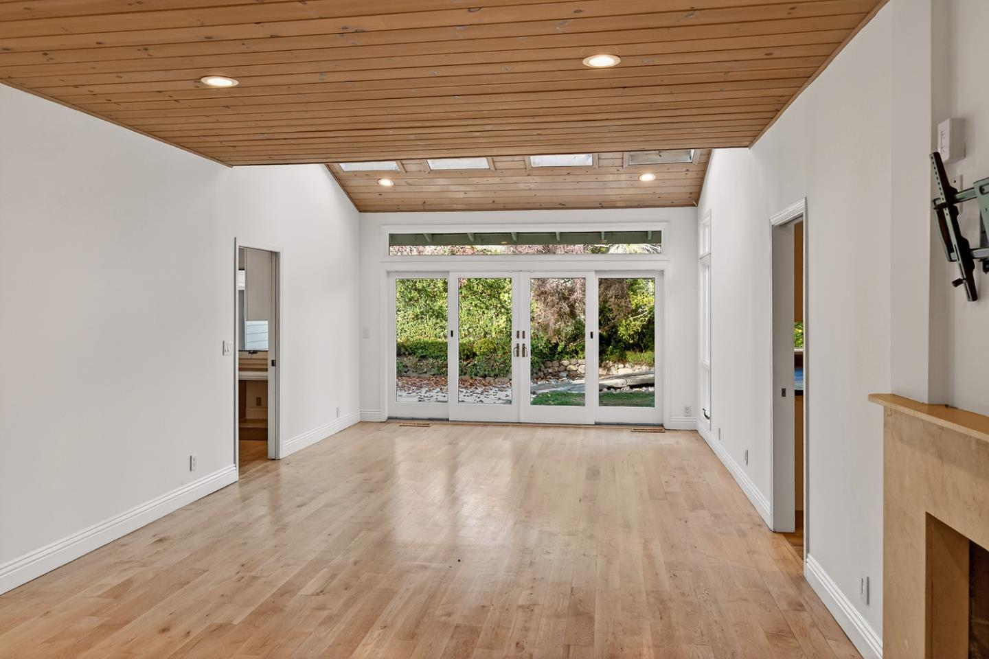 Detail Gallery Image 15 of 31 For 860 Monte Rosa Dr, Menlo Park,  CA 94025 - 4 Beds | 3/1 Baths