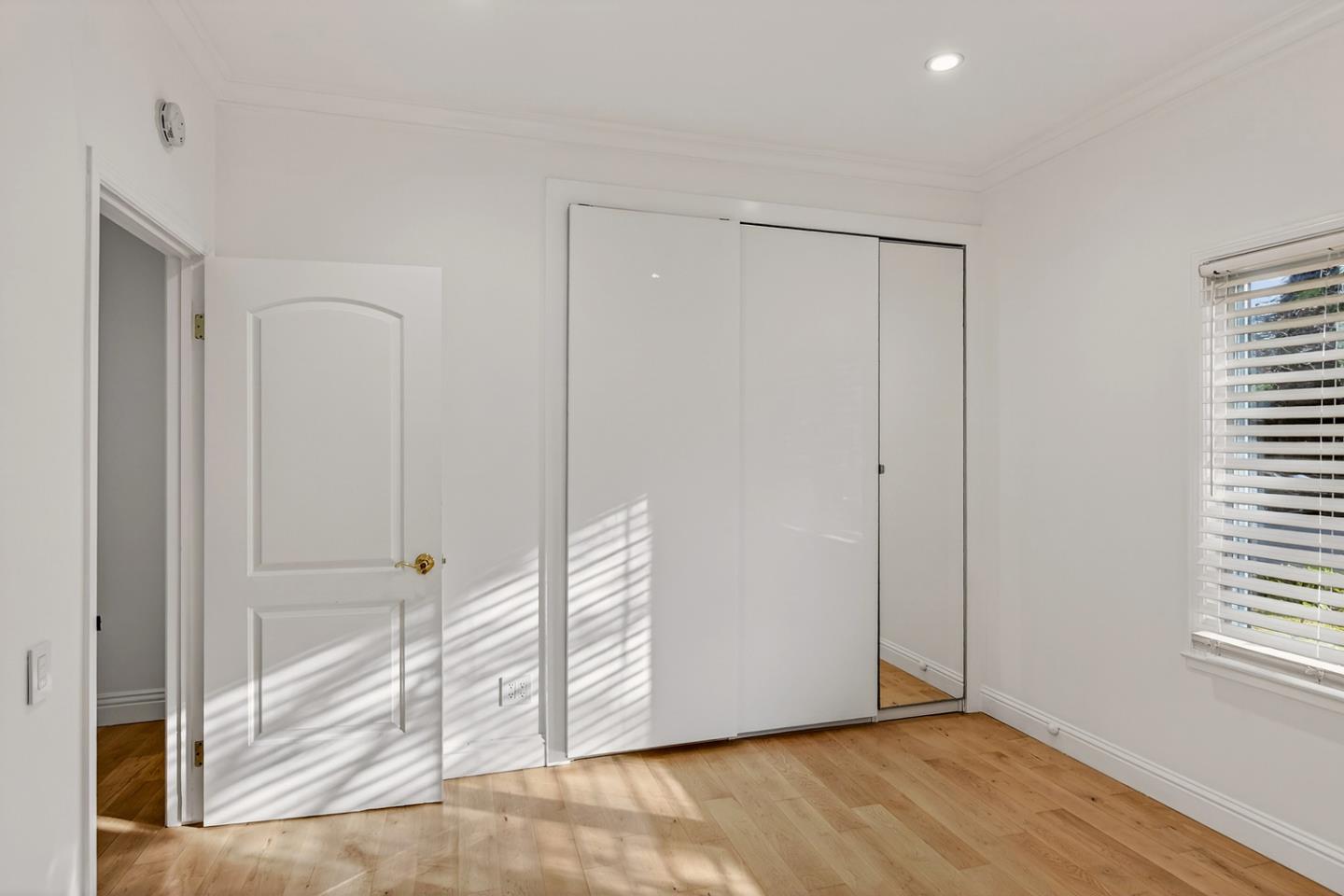 Detail Gallery Image 18 of 31 For 860 Monte Rosa Dr, Menlo Park,  CA 94025 - 4 Beds | 3/1 Baths