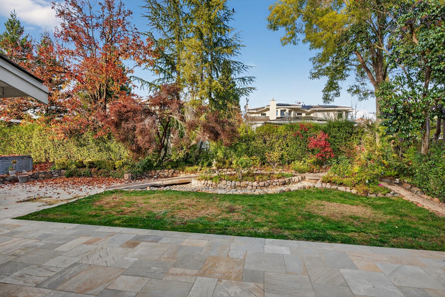 Detail Gallery Image 27 of 31 For 860 Monte Rosa Dr, Menlo Park,  CA 94025 - 4 Beds | 3/1 Baths