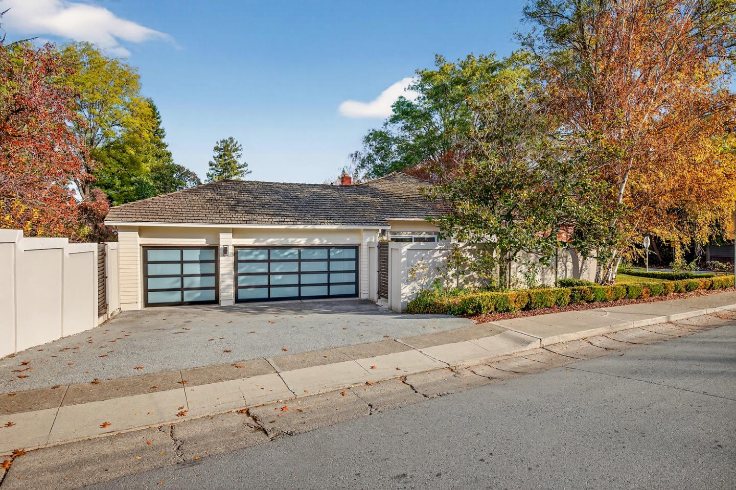 Detail Gallery Image 29 of 31 For 860 Monte Rosa Dr, Menlo Park,  CA 94025 - 4 Beds | 3/1 Baths