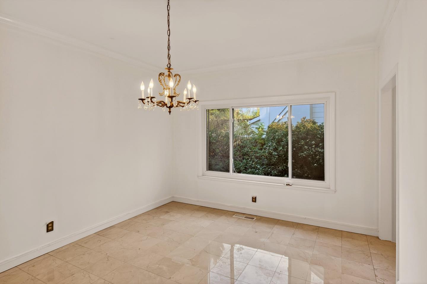 Detail Gallery Image 8 of 31 For 860 Monte Rosa Dr, Menlo Park,  CA 94025 - 4 Beds | 3/1 Baths