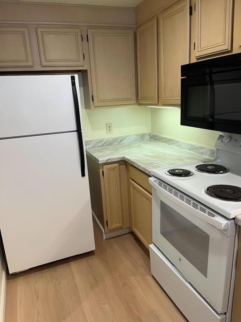 Detail Gallery Image 8 of 24 For 550 Ortega #B327,  Mountain View,  CA 94040 - 2 Beds | 1 Baths