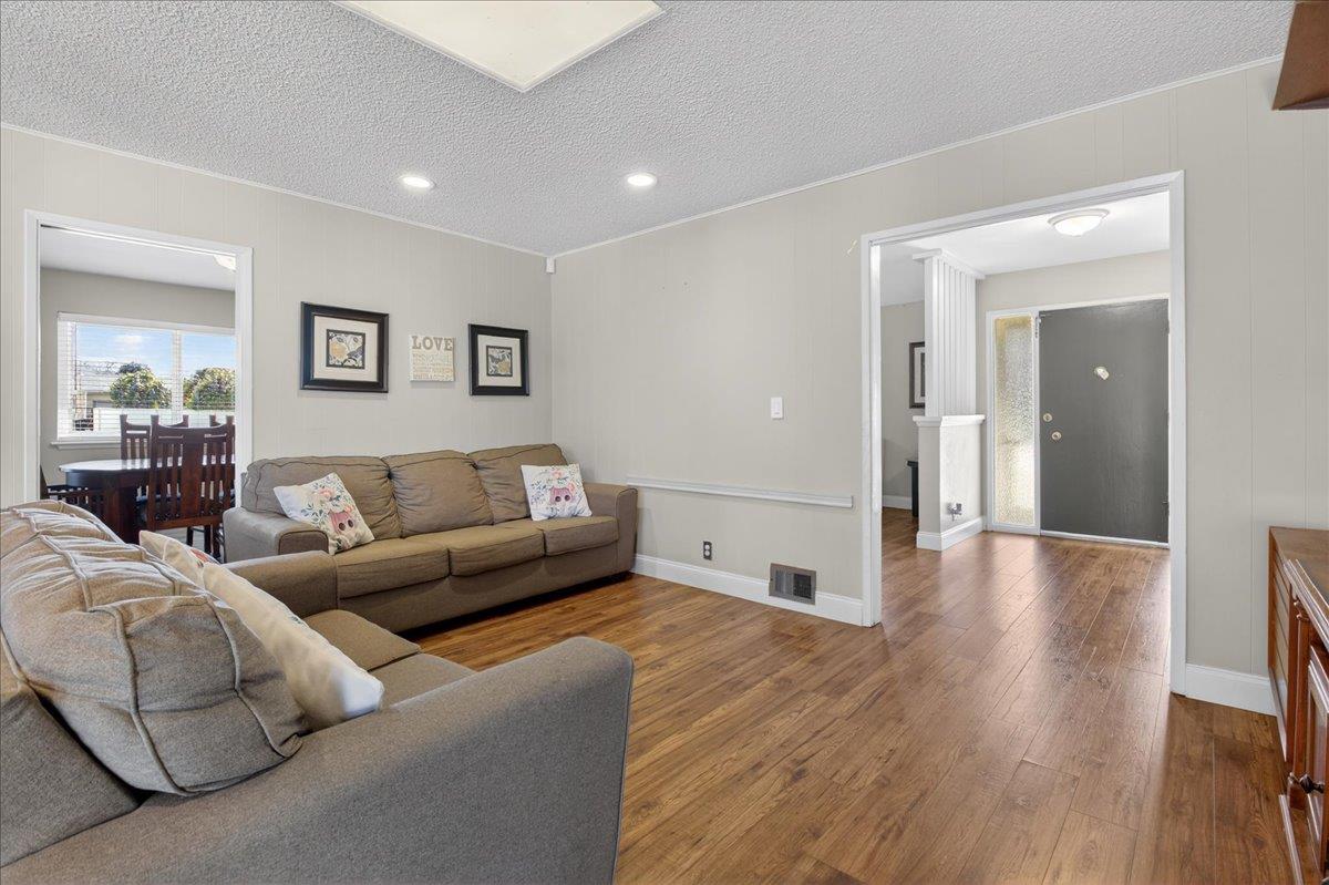 Detail Gallery Image 12 of 58 For 323 San Miguel Ave, Salinas,  CA 93901 - 7 Beds | 4/1 Baths