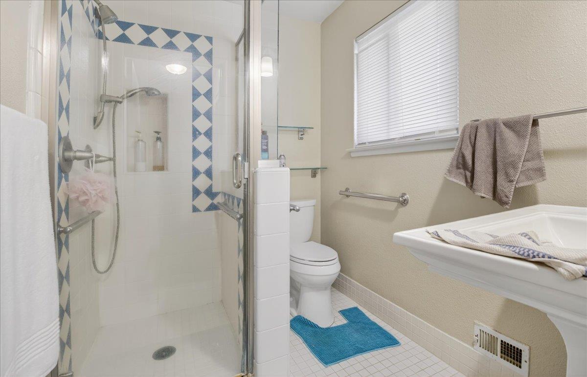 Detail Gallery Image 47 of 58 For 323 San Miguel Ave, Salinas,  CA 93901 - 7 Beds | 4/1 Baths