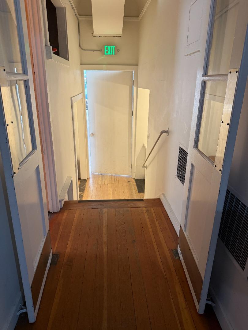 Detail Gallery Image 10 of 17 For 911 Valencia St, San Francisco,  CA 94110 - – Beds | – Baths