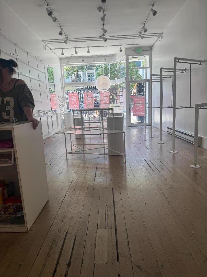 Detail Gallery Image 5 of 17 For 911 Valencia St, San Francisco,  CA 94110 - – Beds | – Baths