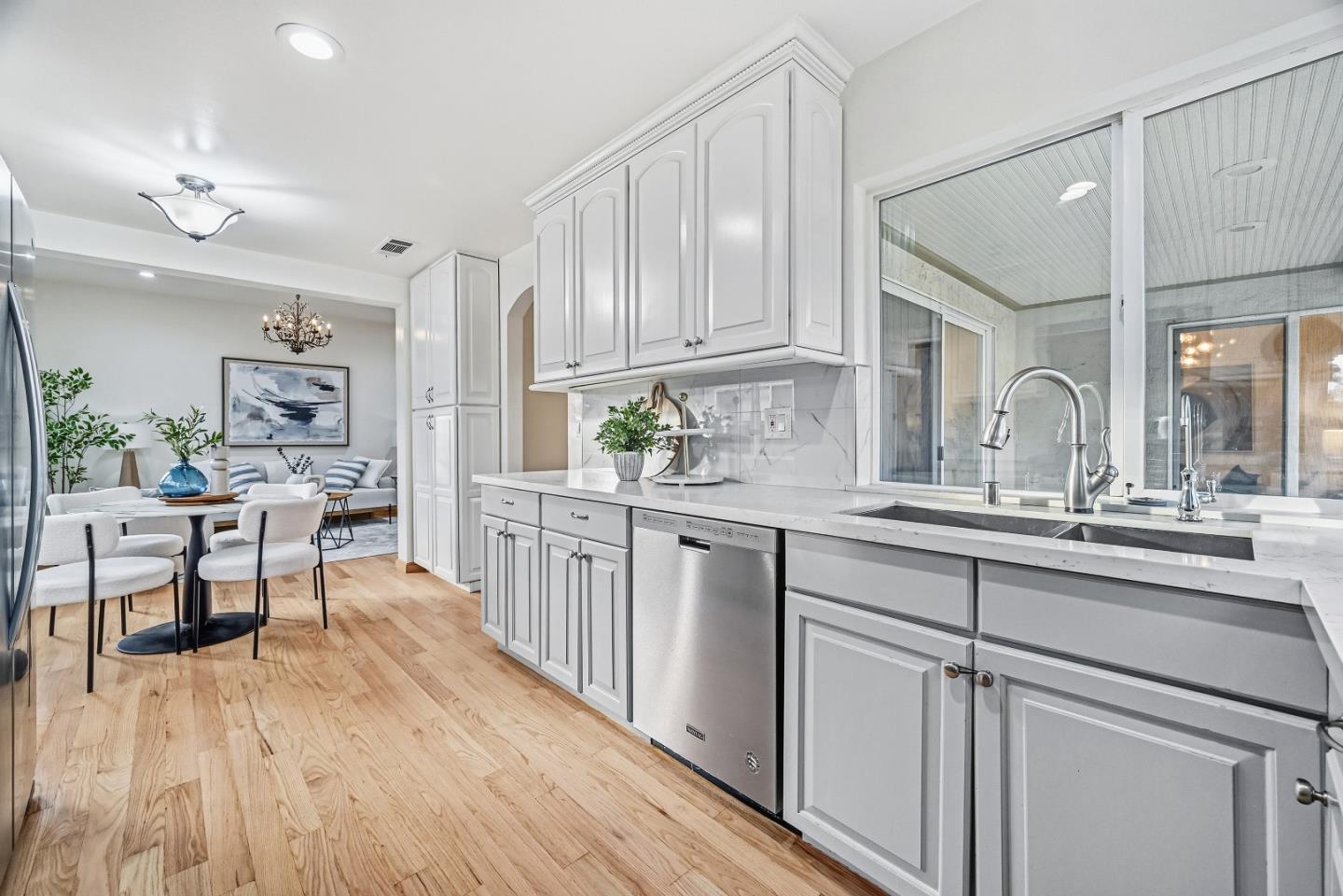 Detail Gallery Image 12 of 41 For 430 Juniper Ct, Sunnyvale,  CA 94086 - 4 Beds | 2 Baths