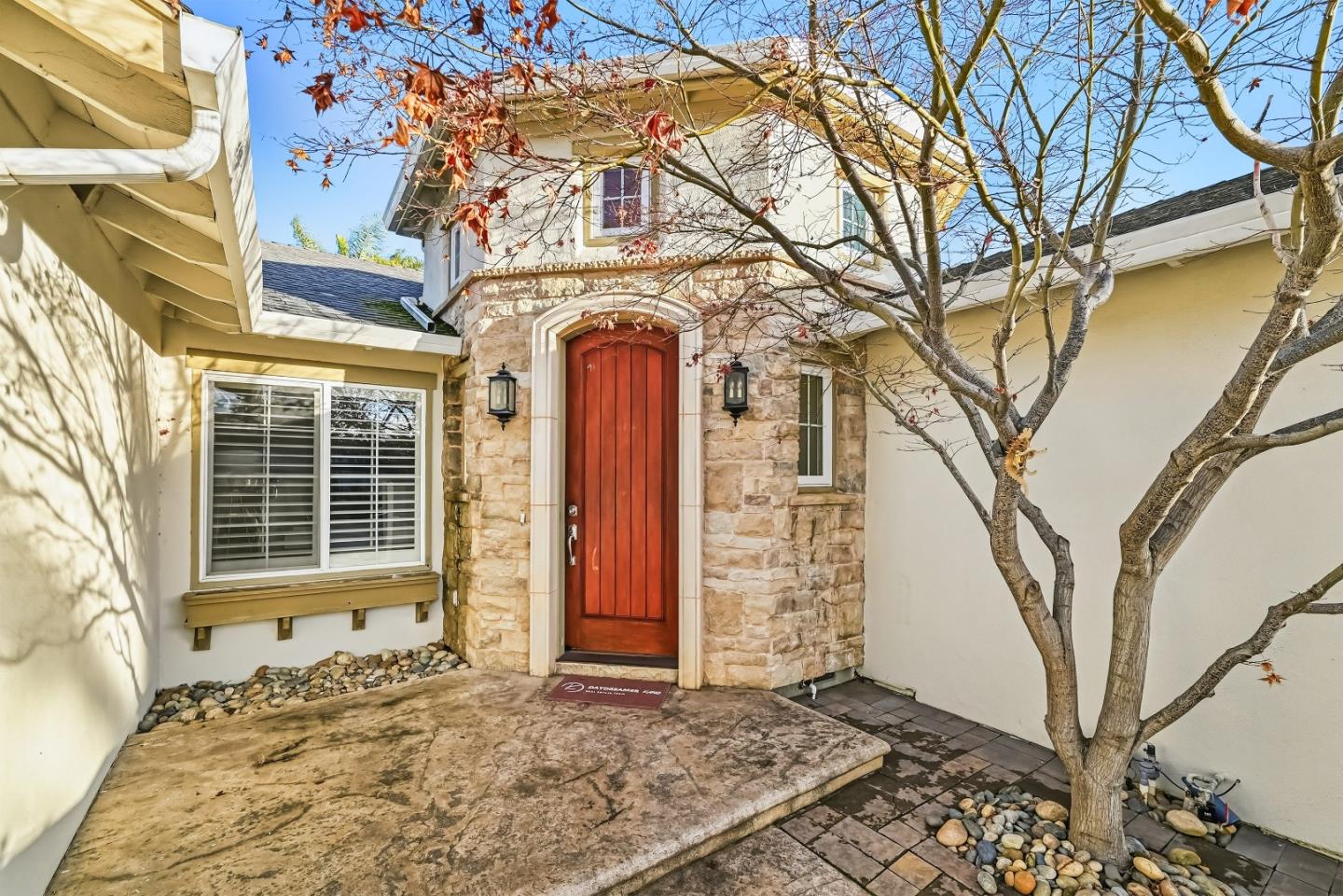 Detail Gallery Image 2 of 41 For 430 Juniper Ct, Sunnyvale,  CA 94086 - 4 Beds | 2 Baths