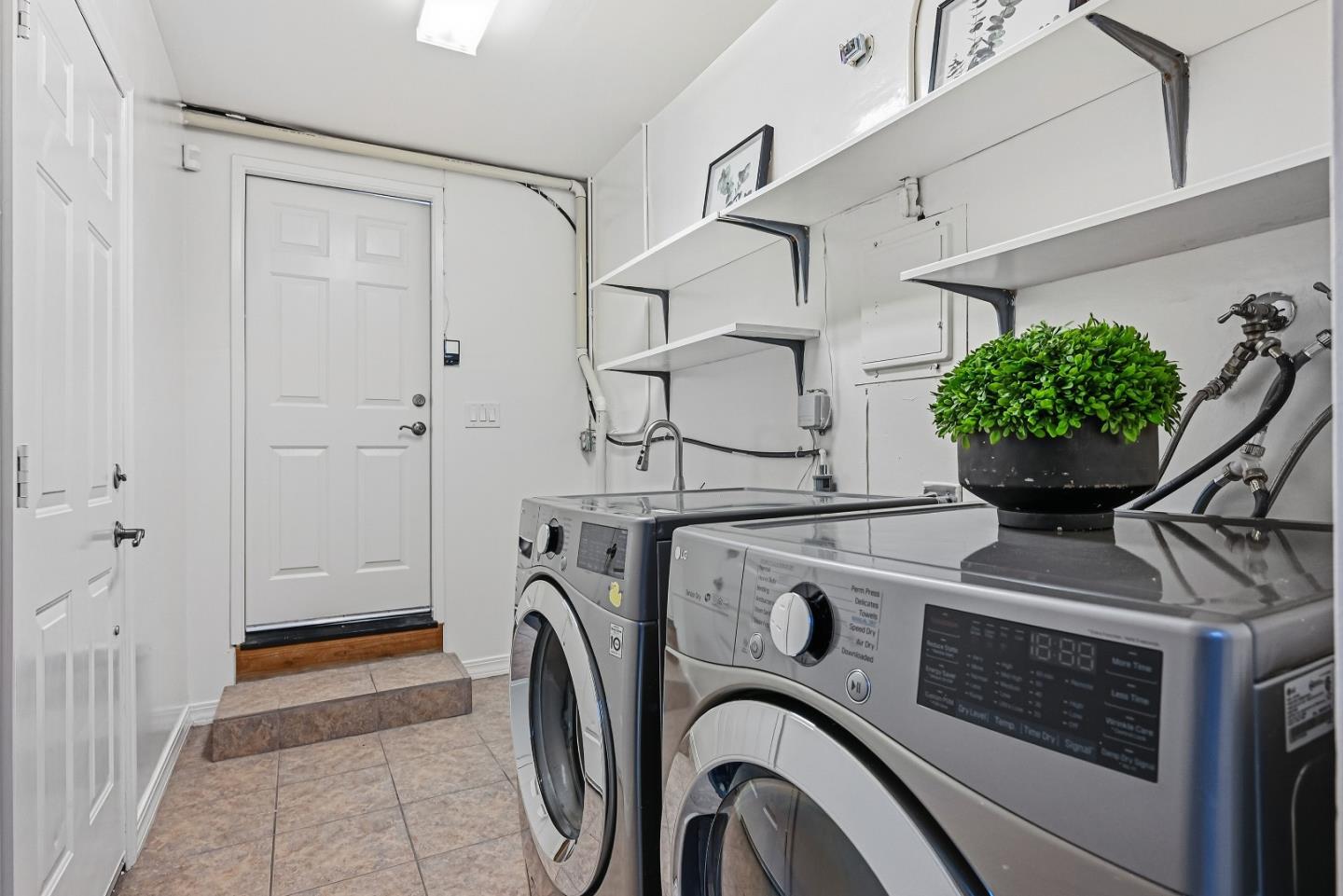 Detail Gallery Image 34 of 41 For 430 Juniper Ct, Sunnyvale,  CA 94086 - 4 Beds | 2 Baths