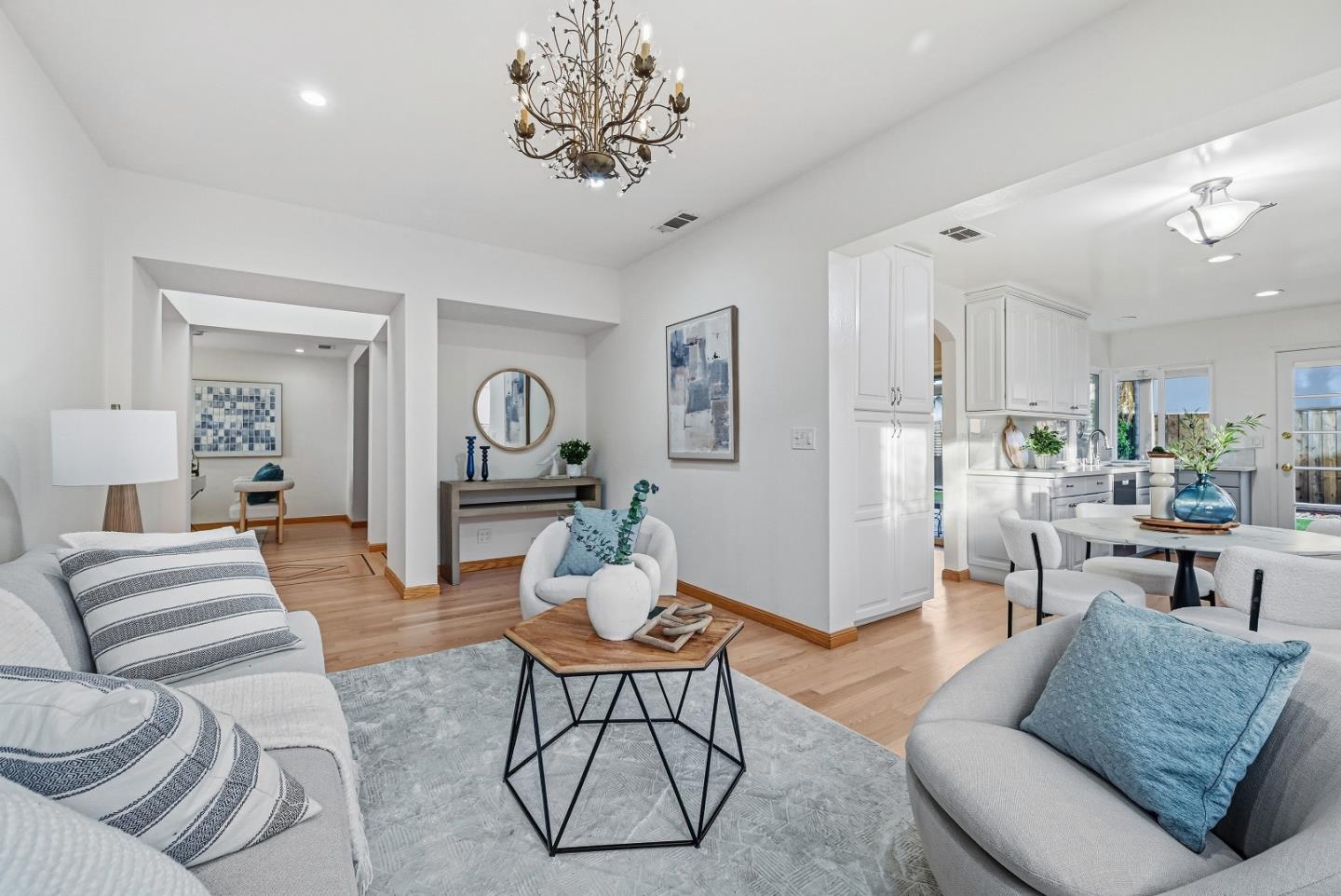 Detail Gallery Image 5 of 41 For 430 Juniper Ct, Sunnyvale,  CA 94086 - 4 Beds | 2 Baths