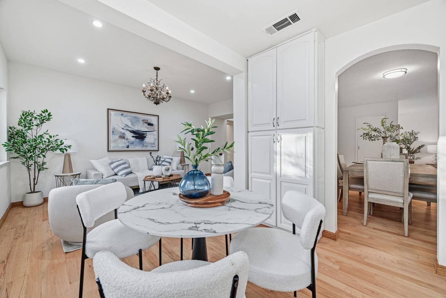 Detail Gallery Image 7 of 41 For 430 Juniper Ct, Sunnyvale,  CA 94086 - 4 Beds | 2 Baths