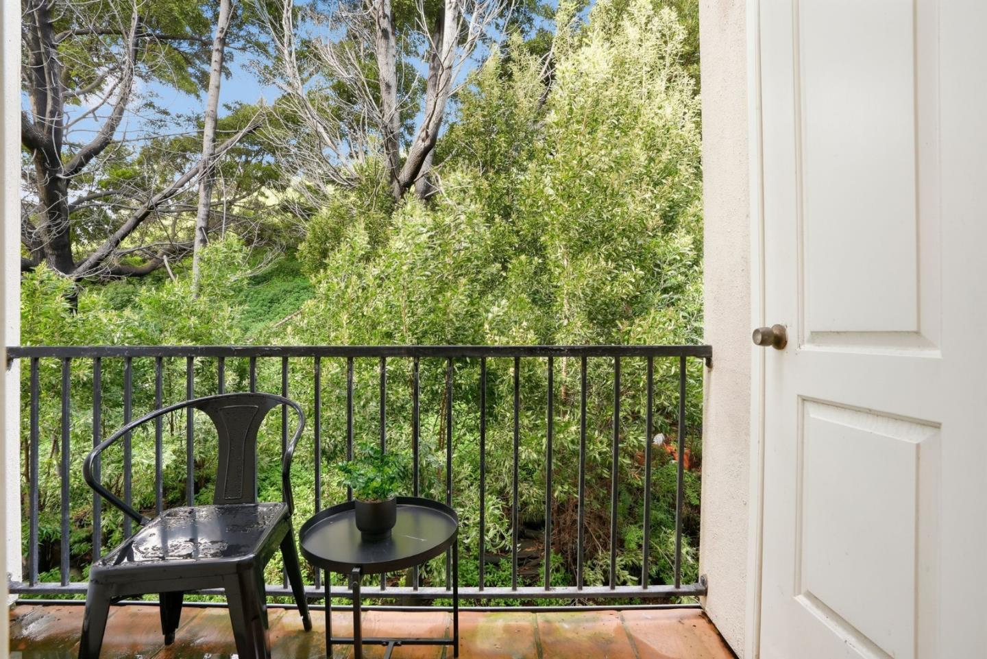 Detail Gallery Image 10 of 20 For 400 Alemany Blvd #2,  San Francisco,  CA 94110 - 2 Beds | 1/1 Baths