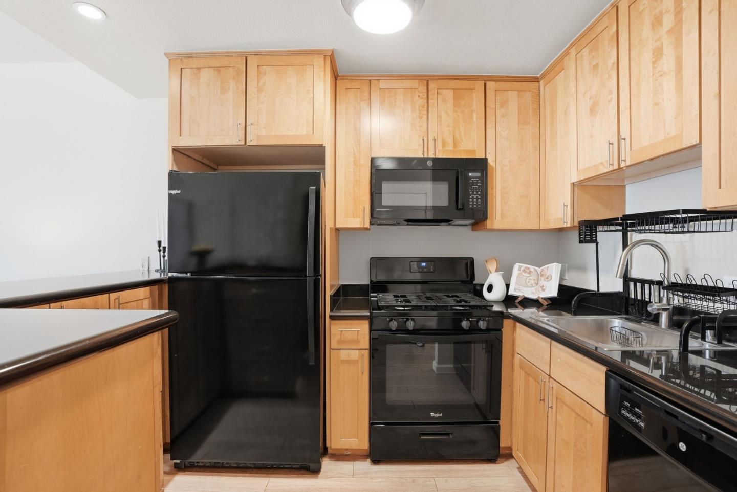 Detail Gallery Image 4 of 20 For 400 Alemany Blvd #2,  San Francisco,  CA 94110 - 2 Beds | 1/1 Baths