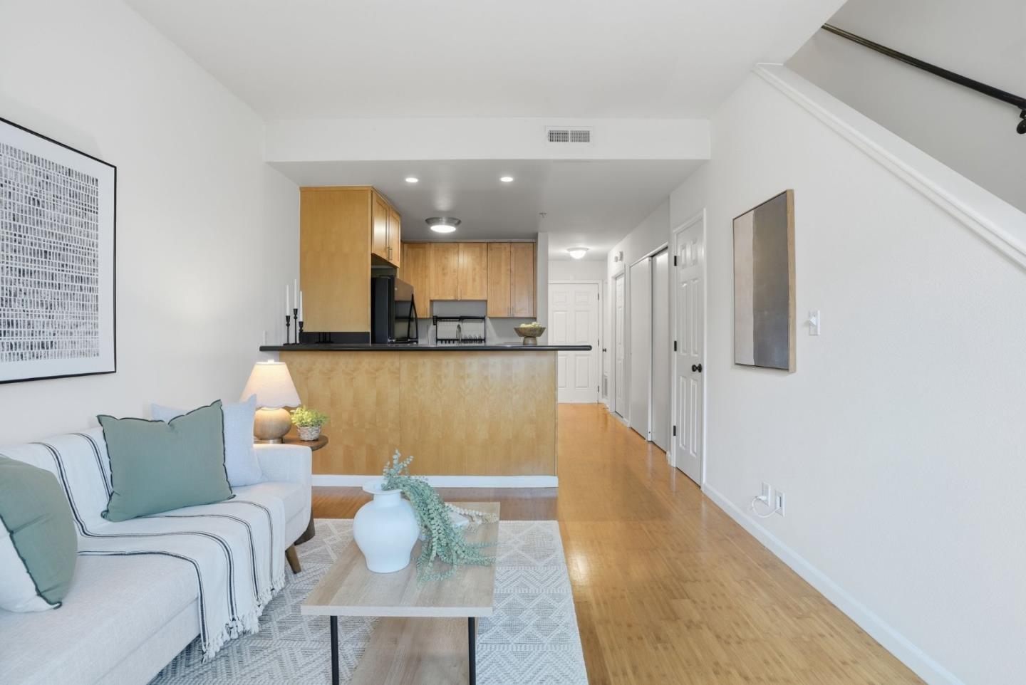 Detail Gallery Image 8 of 20 For 400 Alemany Blvd #2,  San Francisco,  CA 94110 - 2 Beds | 1/1 Baths