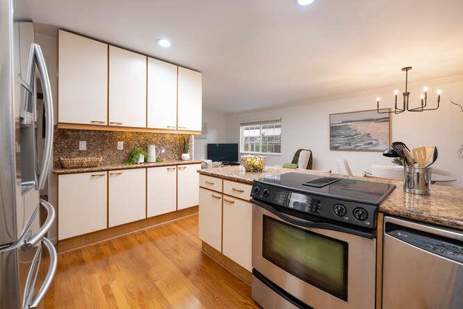 Detail Gallery Image 11 of 27 For 906 Bluebell Way, Sunnyvale,  CA 94086 - 4 Beds | 3 Baths