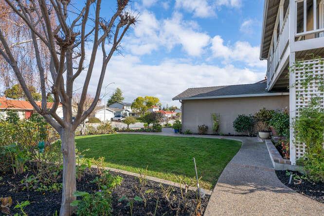 Detail Gallery Image 2 of 27 For 906 Bluebell Way, Sunnyvale,  CA 94086 - 4 Beds | 3 Baths
