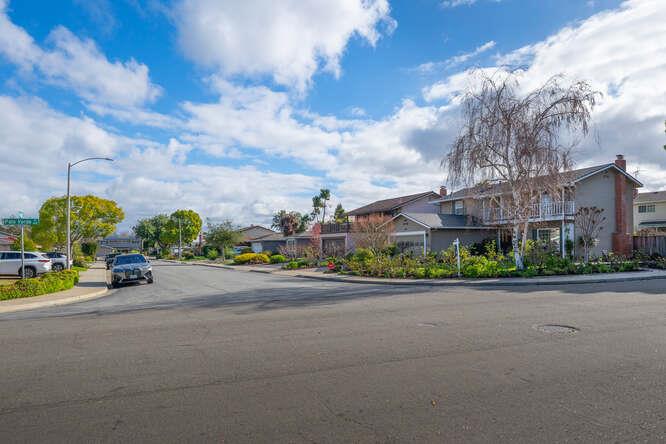 Detail Gallery Image 24 of 27 For 906 Bluebell Way, Sunnyvale,  CA 94086 - 4 Beds | 3 Baths