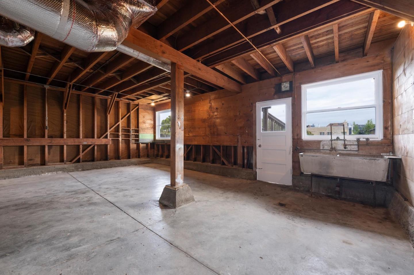 Detail Gallery Image 13 of 17 For 263 Somerset St, San Francisco,  CA 94134 - 2 Beds | 1 Baths