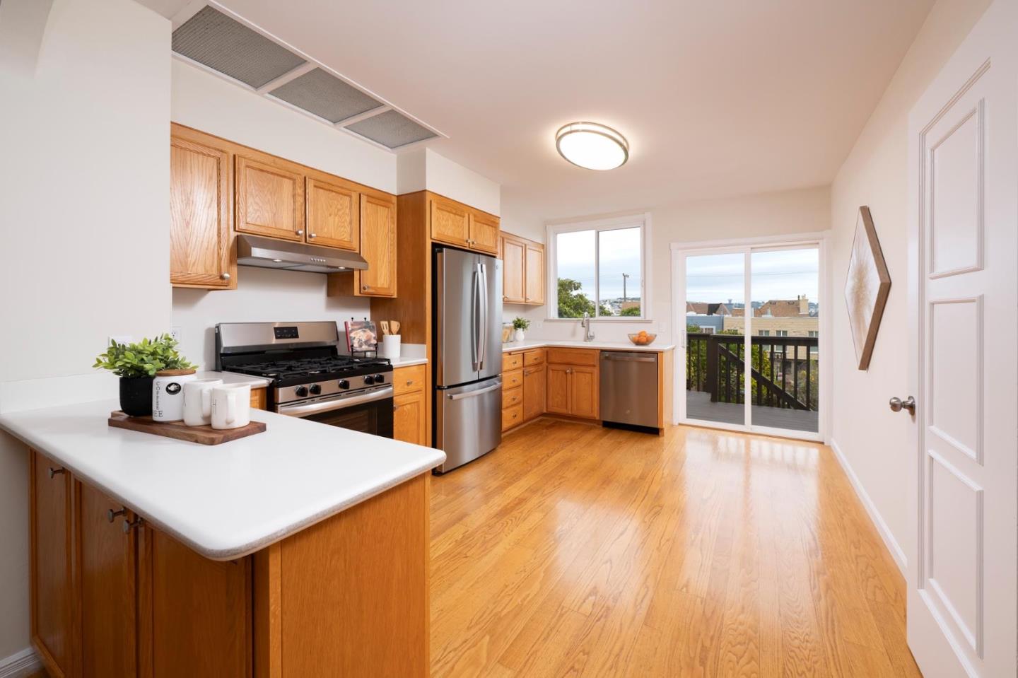 Detail Gallery Image 7 of 17 For 263 Somerset St, San Francisco,  CA 94134 - 2 Beds | 1 Baths