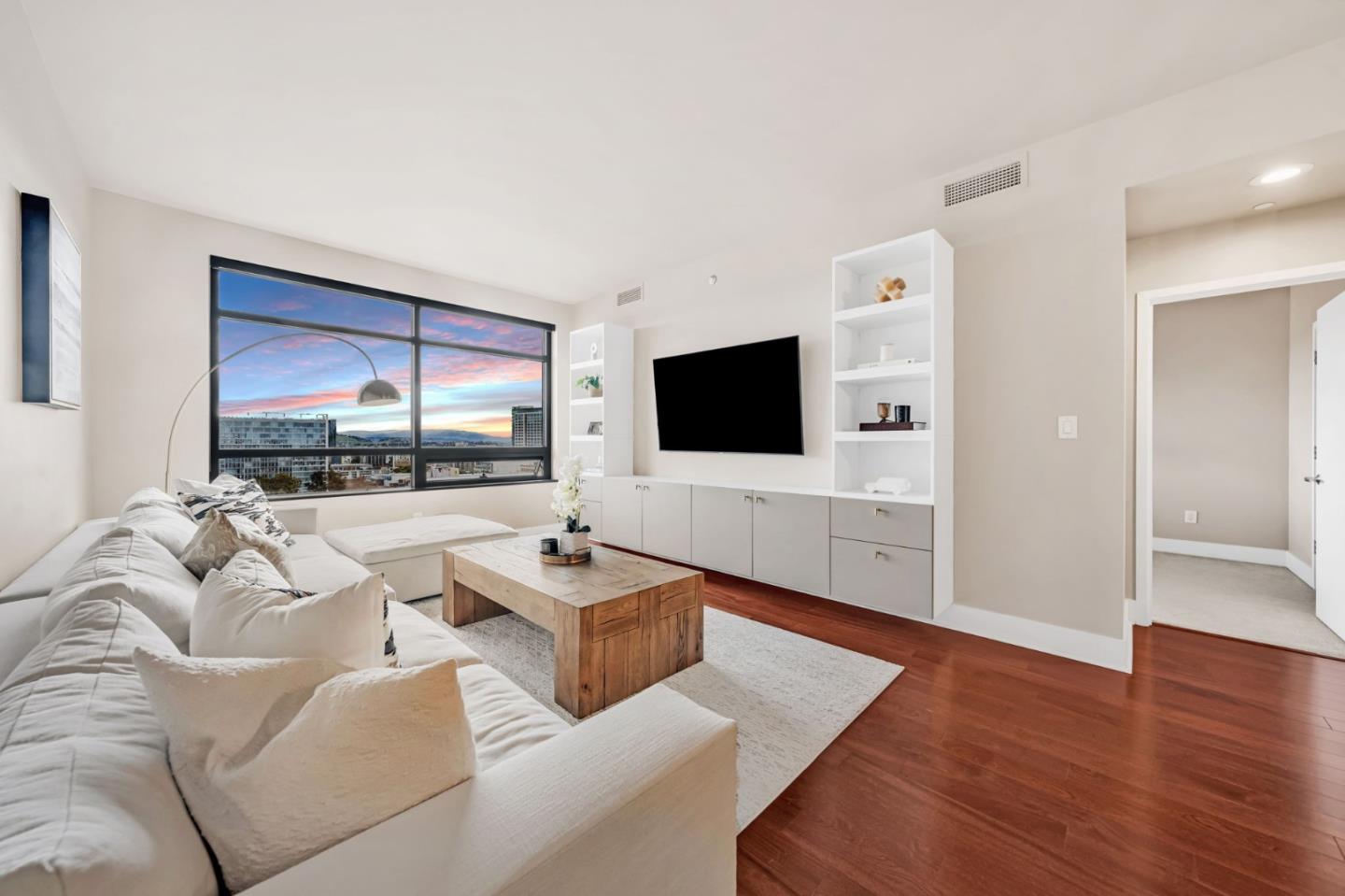 Detail Gallery Image 3 of 74 For 88 E San Fernando St #1403,  San Jose,  CA 95113 - 2 Beds | 2/1 Baths