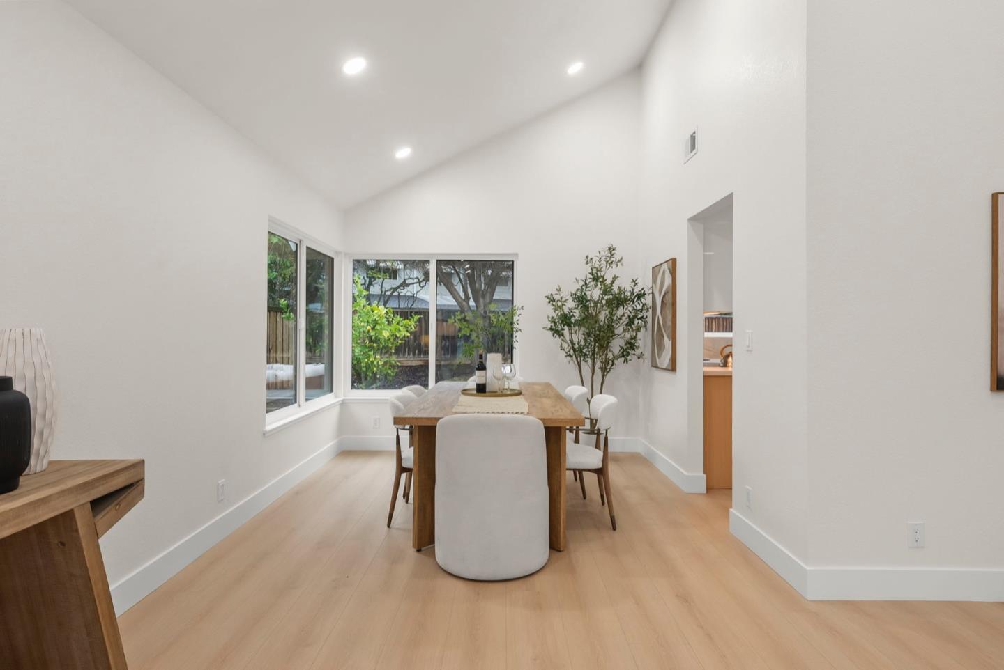 Detail Gallery Image 4 of 48 For 5276 Rooster Dr, San Jose,  CA 95136 - 4 Beds | 2/1 Baths