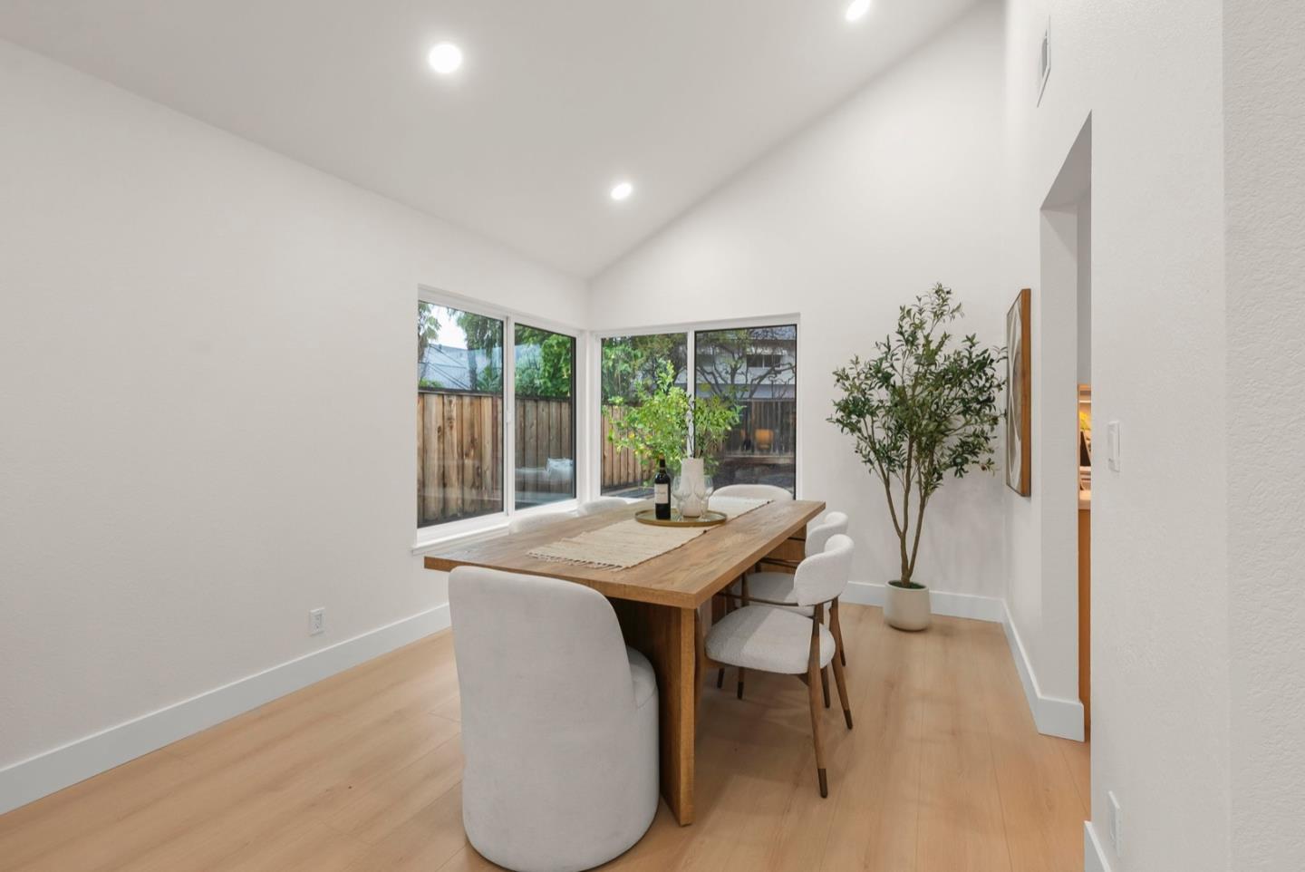 Detail Gallery Image 5 of 48 For 5276 Rooster Dr, San Jose,  CA 95136 - 4 Beds | 2/1 Baths