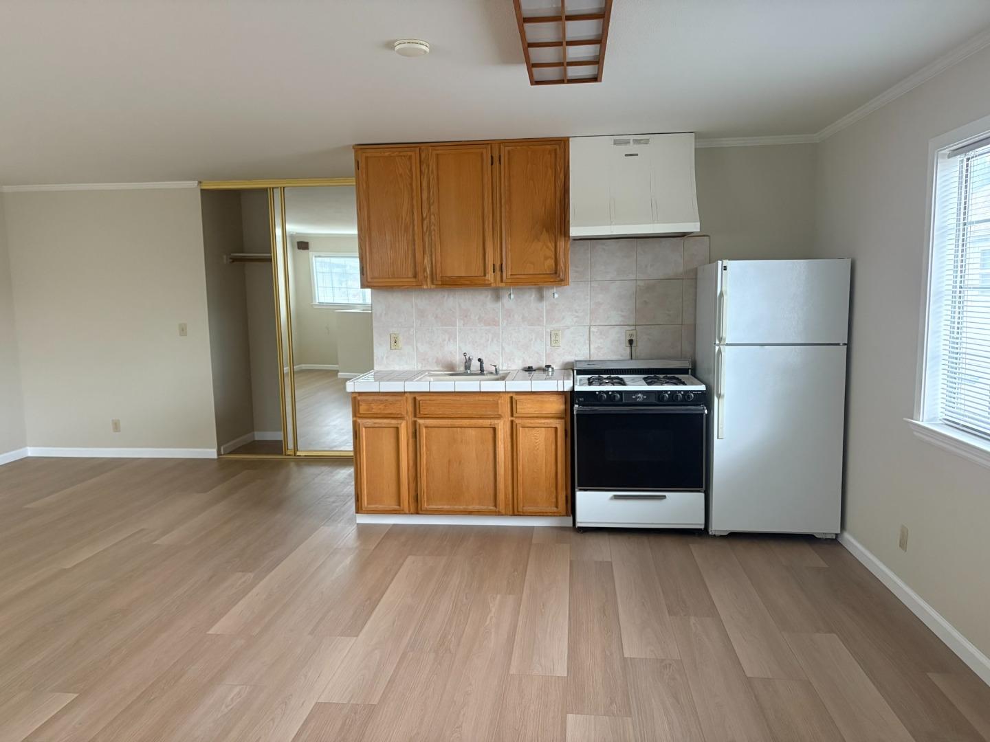 Detail Gallery Image 5 of 9 For 712b Madison Ave, Redwood City,  CA 94061 - 0 Beds | 1 Baths