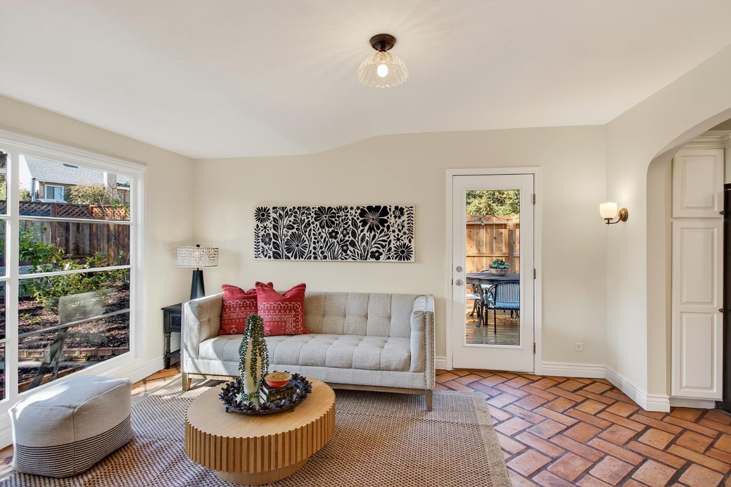 Detail Gallery Image 10 of 30 For 379 Alameda De Las Pulgas, Redwood City,  CA 94062 - 2 Beds | 1/1 Baths