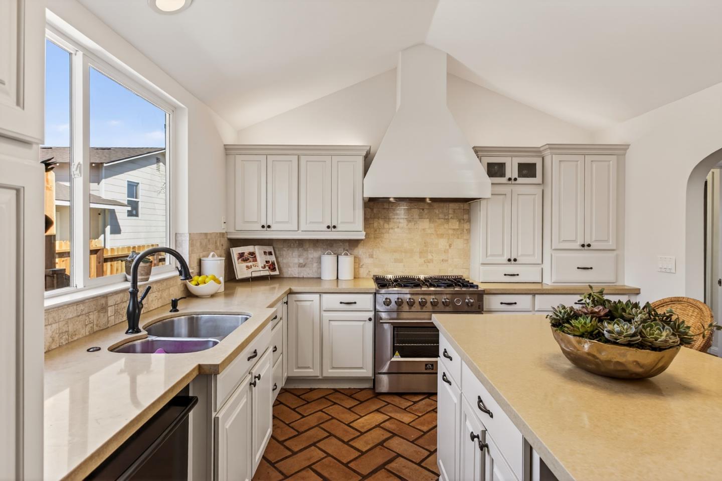 Detail Gallery Image 14 of 30 For 379 Alameda De Las Pulgas, Redwood City,  CA 94062 - 2 Beds | 1/1 Baths