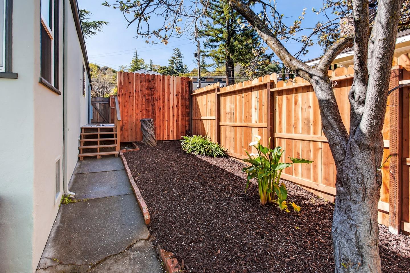 Detail Gallery Image 25 of 30 For 379 Alameda De Las Pulgas, Redwood City,  CA 94062 - 2 Beds | 1/1 Baths