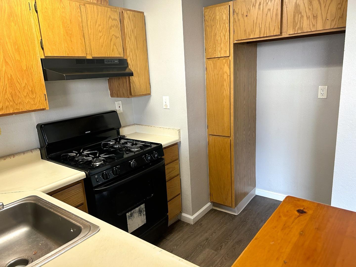 Detail Gallery Image 6 of 12 For 2366 N Main St #8,  Salinas,  CA 93906 - 1 Beds | 1 Baths