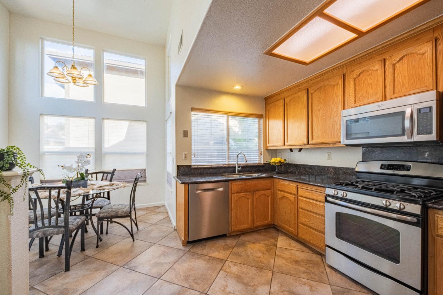 Detail Gallery Image 17 of 41 For 1637 Marshfield Ct, Salinas,  CA 93906 - 3 Beds | 2 Baths