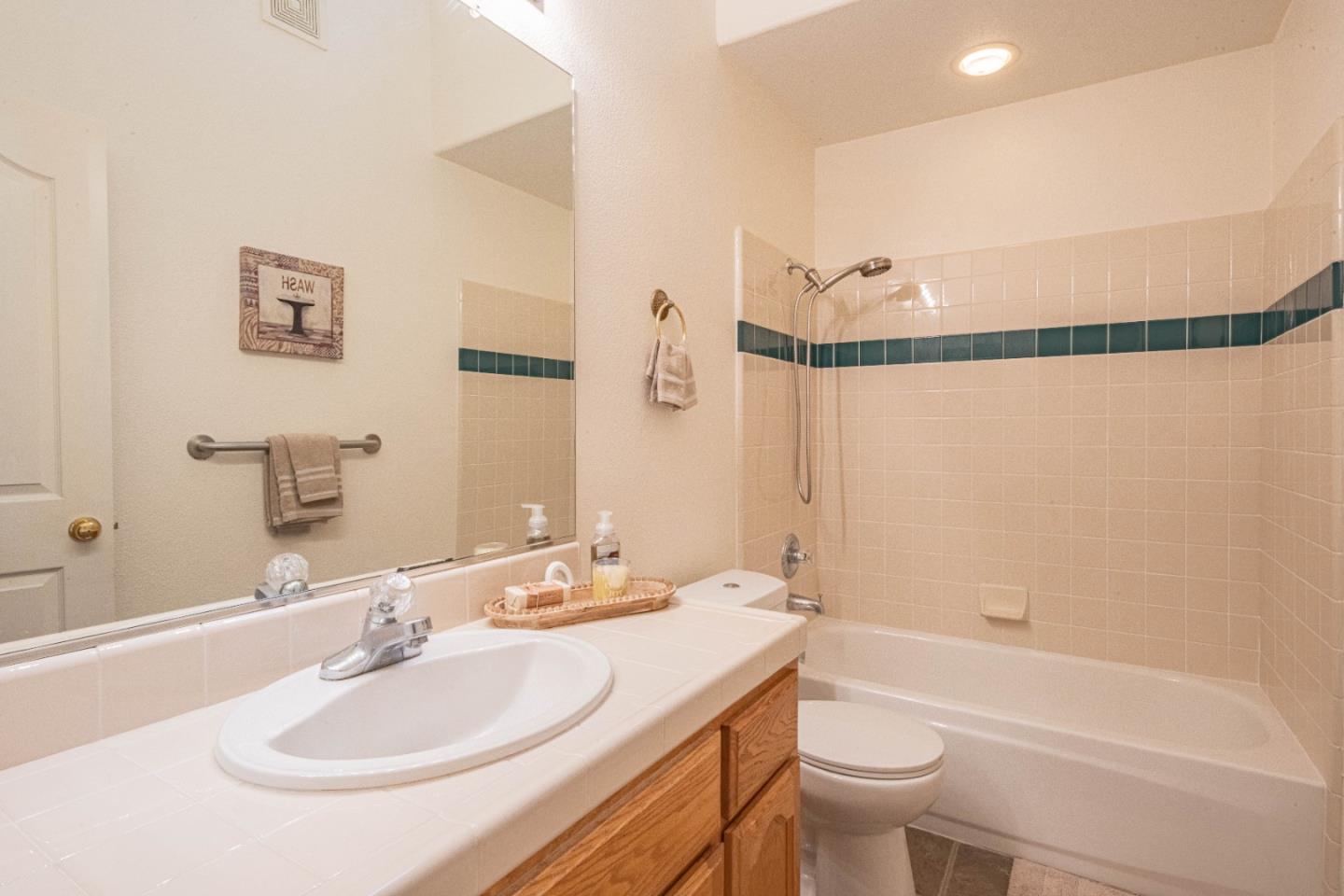 Detail Gallery Image 33 of 41 For 1637 Marshfield Ct, Salinas,  CA 93906 - 3 Beds | 2 Baths