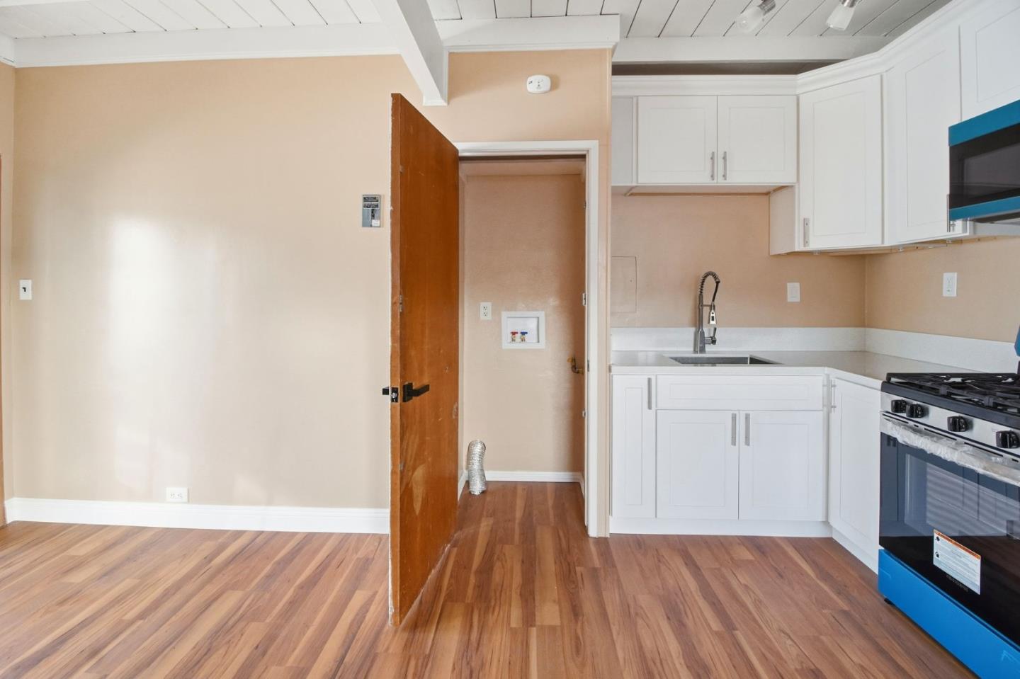 Detail Gallery Image 15 of 20 For 15515 Harvest Ave #B,  Norwalk,  CA 90650 - 1 Beds | 1 Baths
