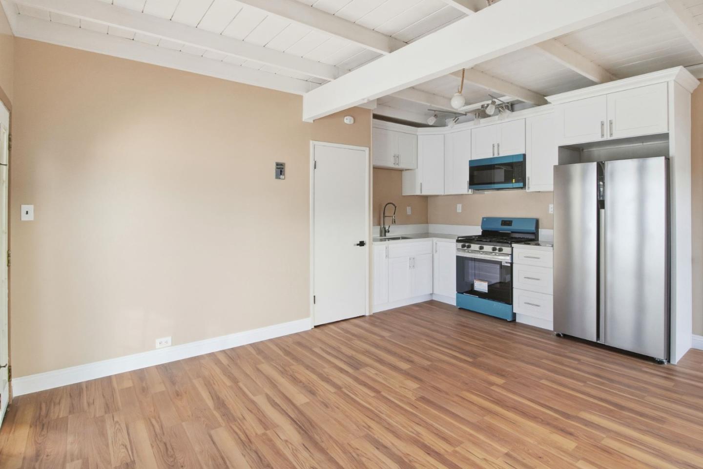 Detail Gallery Image 9 of 20 For 15515 Harvest Ave #B,  Norwalk,  CA 90650 - 1 Beds | 1 Baths